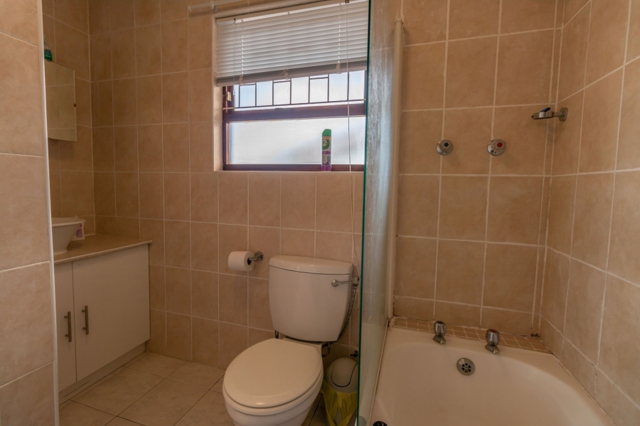 1 Bedroom Property for Sale in Table View Western Cape